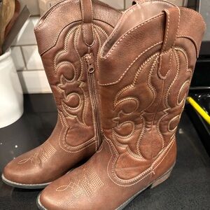 Cat & Jack Kids "Girls size 5" boots.